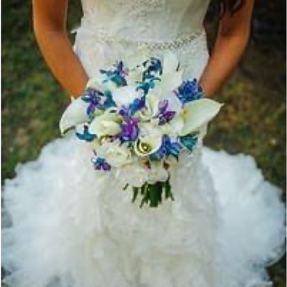 Wedding Dress - Picture 9 of 10